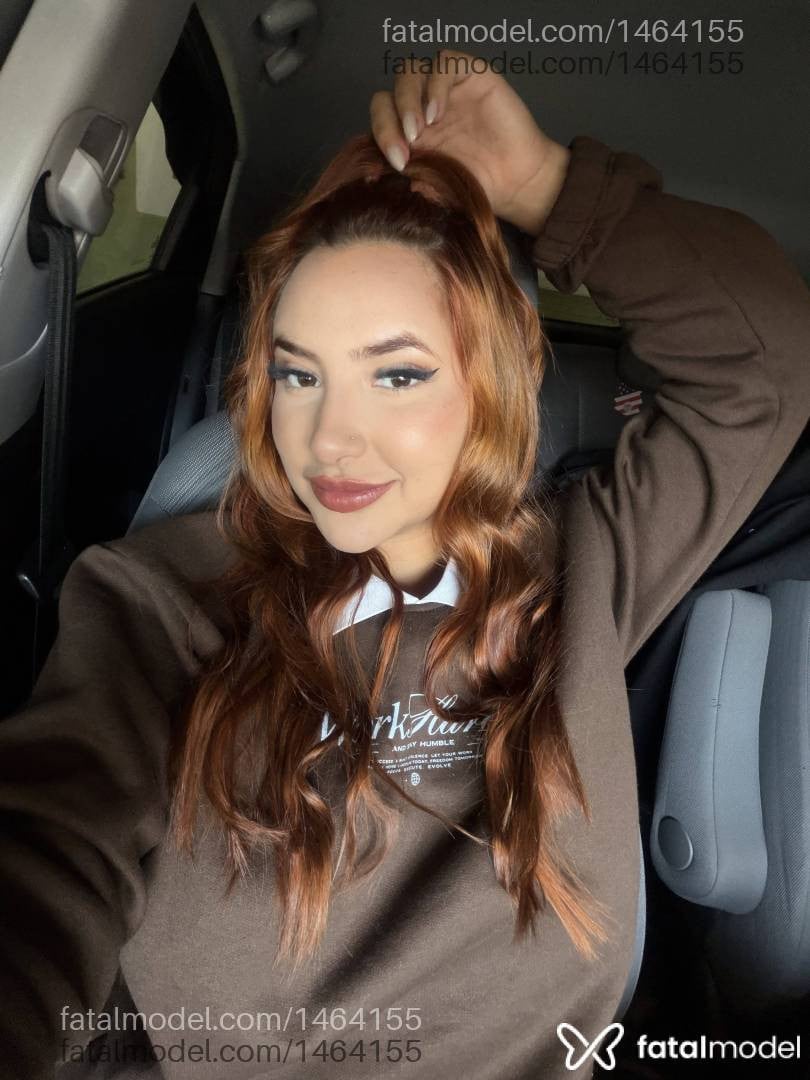 Acompanhante mulher com cabelo castanho de olhos castanhos - Rafaela Moura