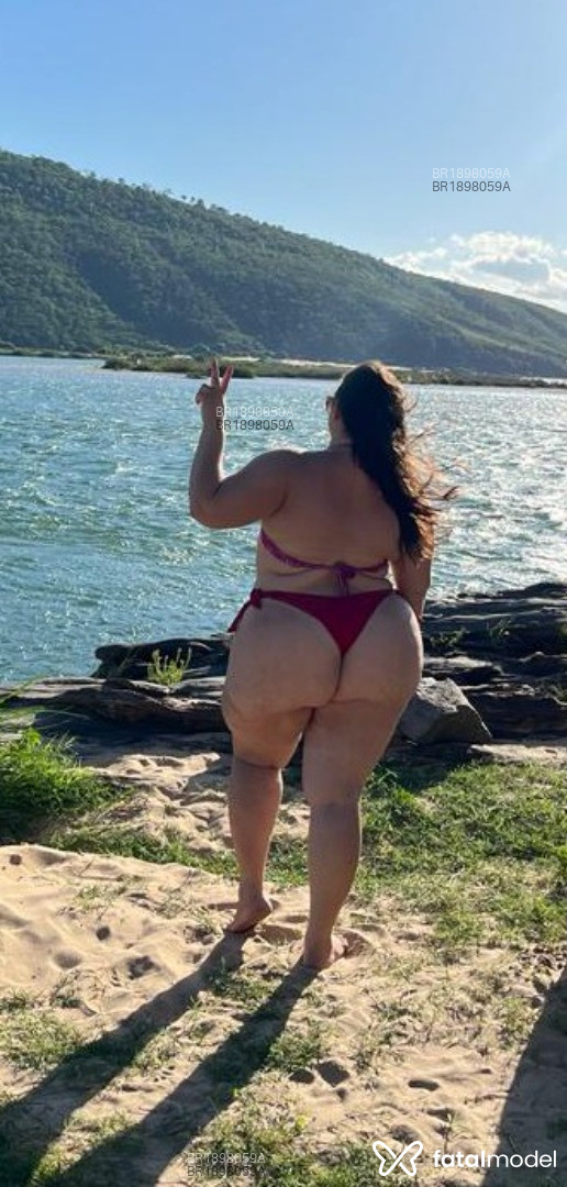 Acompanhante mulher com cabelo castanho de olhos azuis em Caruaru - Vanessa