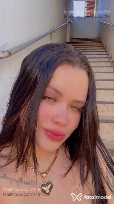 Acompanhante mulher com cabelo castanho de olhos verdes em Montes Claros - Ana Júlia