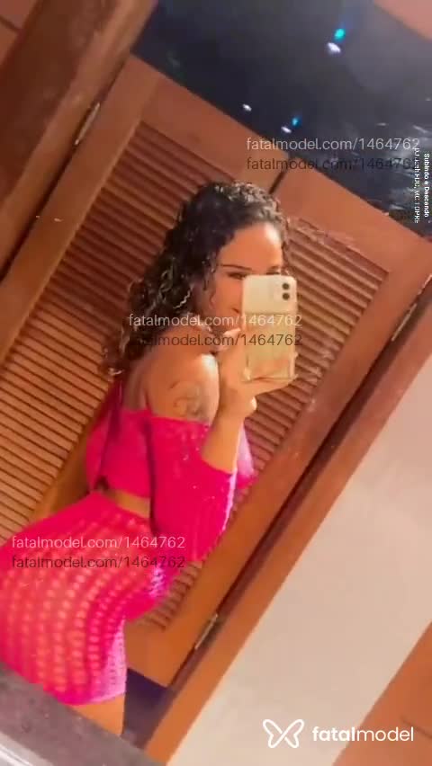 Acompanhante mulher com cabelo castanho de olhos castanhos em Serra Acompanhante mulher com cabelo castanho de olhos castanhos em Serra - Sthefany
