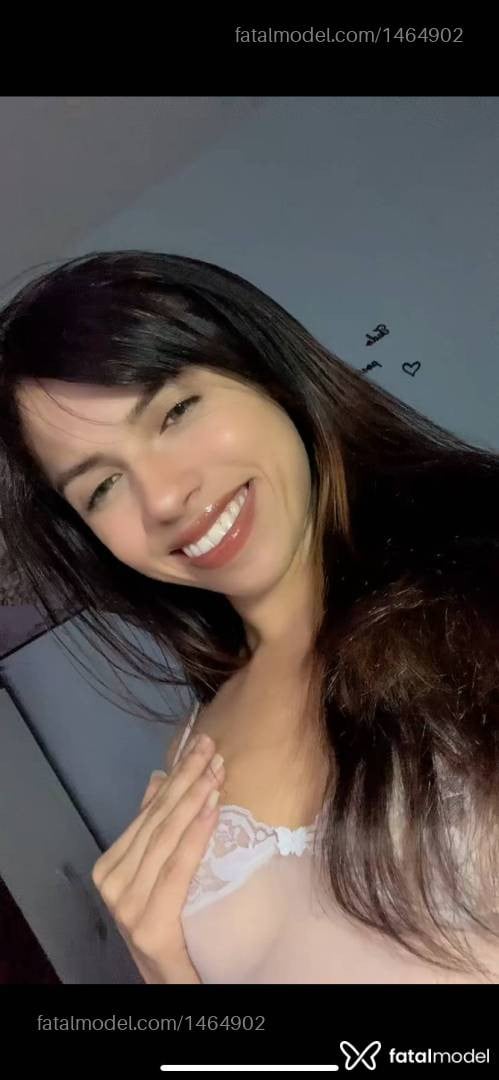Acompanhante mulher com cabelo castanho de olhos verdes - Sofia