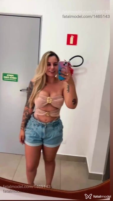 Acompanhante mulher loira (o) de olhos mel - Rafaela