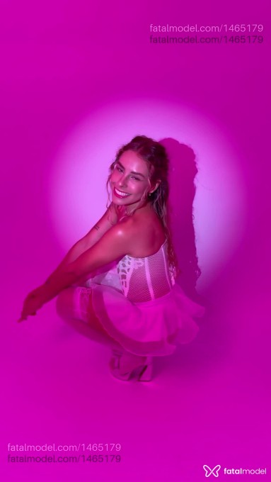 Acompanhante mulher loira (o) de olhos castanhos em Virtual - Nathalia Prado