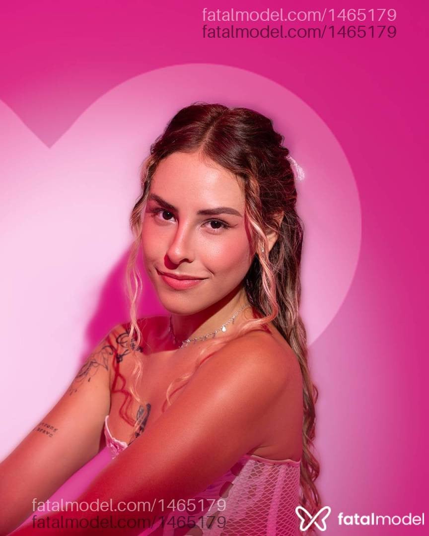 Acompanhante mulher loira (o) de olhos castanhos em Virtual - Nathalia Prado