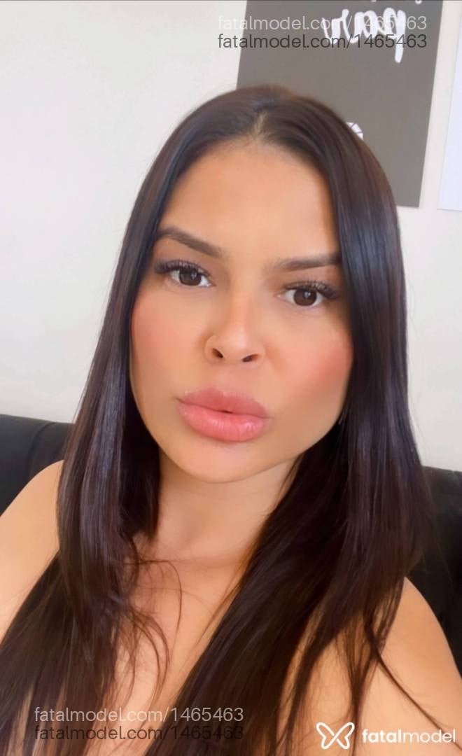 Acompanhante mulher com cabelo castanho de olhos castanhos - Nicole Mendes