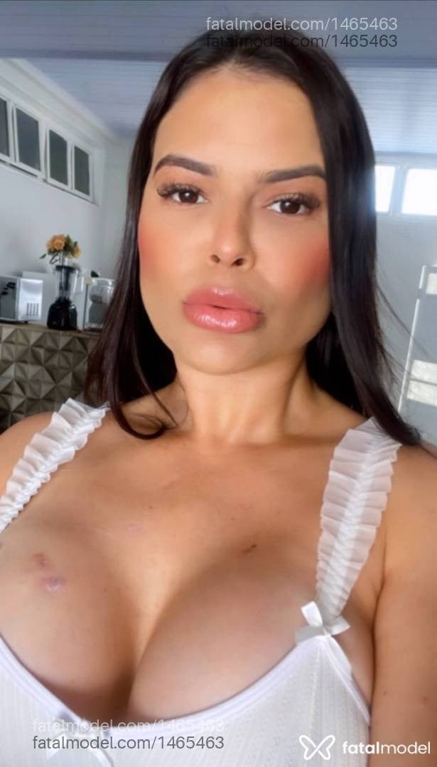 Acompanhante mulher com cabelo castanho de olhos castanhos - Nicole Mendes