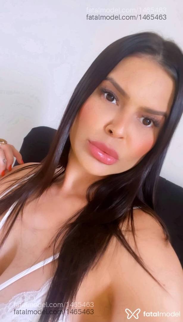 Acompanhante mulher com cabelo castanho de olhos castanhos - Nicole Mendes