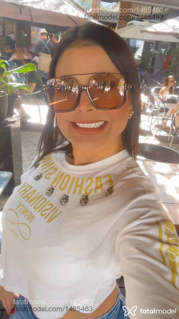 Acompanhante mulher com cabelo castanho de olhos castanhos - Nicole Mendes