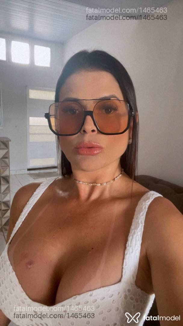 Acompanhante mulher com cabelo castanho de olhos castanhos - Nicole Mendes
