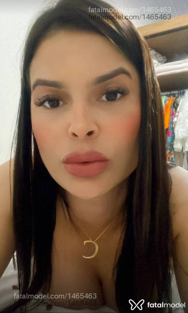 Acompanhante mulher com cabelo castanho de olhos castanhos - Nicole Mendes
