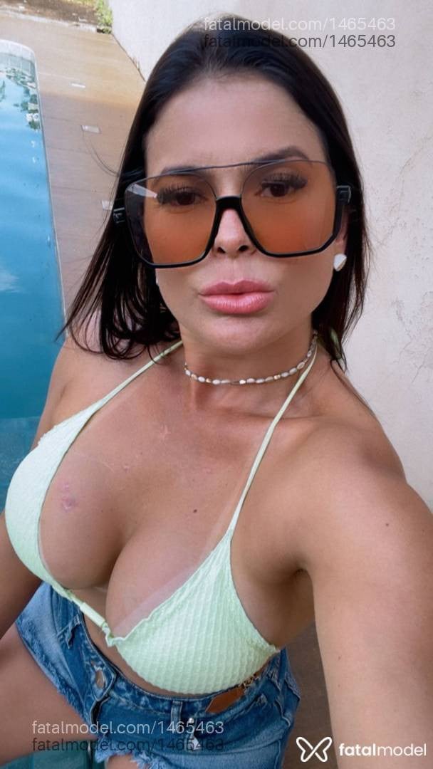 Acompanhante mulher com cabelo castanho de olhos castanhos - Nicole Mendes