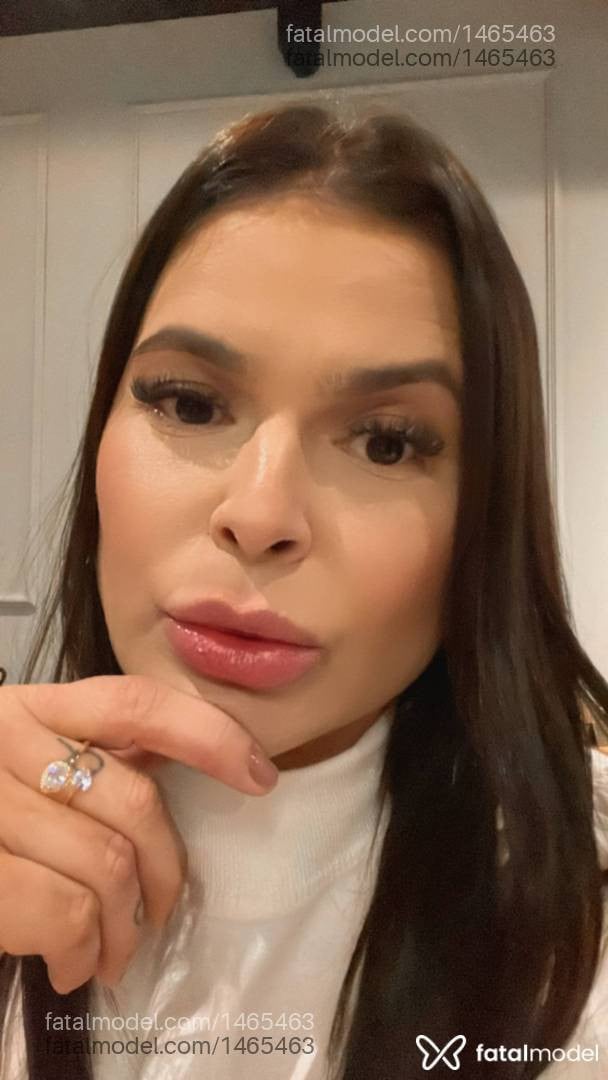 Acompanhante mulher com cabelo castanho de olhos castanhos em Uberlândia - Nicole Mendes