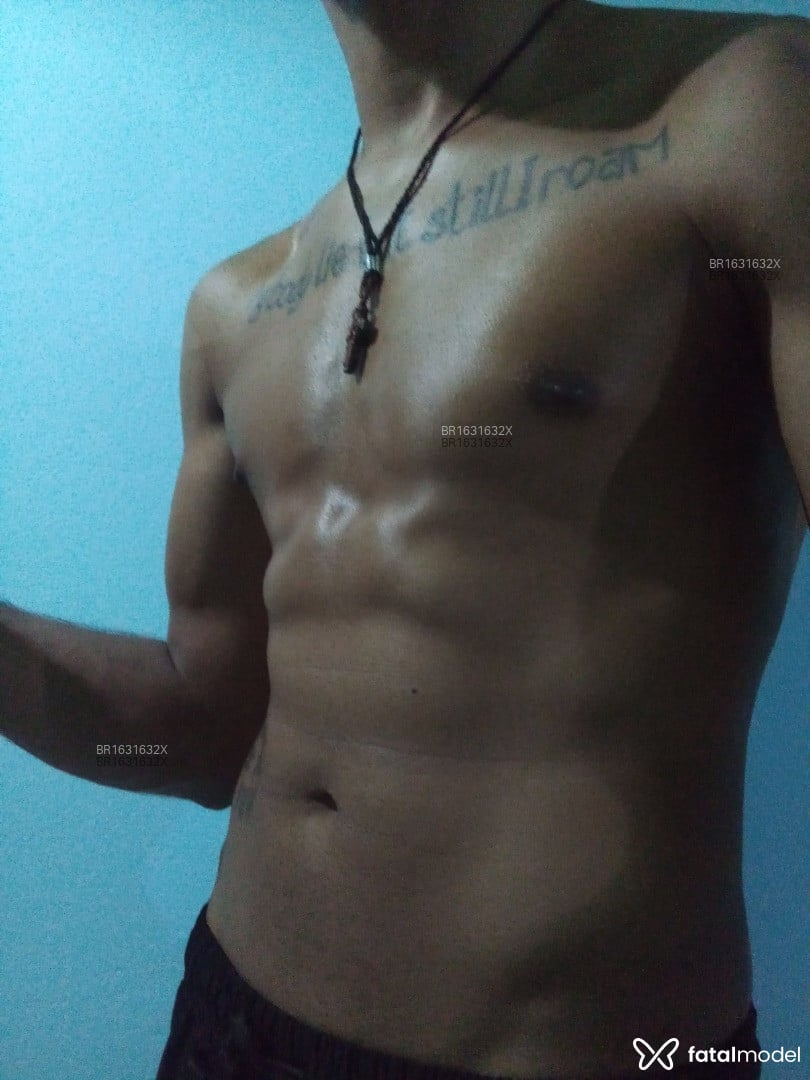 Acompanhante homem com cabelo castanho de olhos castanhos em São Paulo - Lucas Oliveira