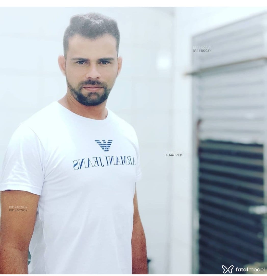 Acompanhante homem com cabelo castanho de olhos castanhos em Campo Novo do Parecis Acompanhante homem com cabelo castanho de olhos castanhos em Campo Novo do Parecis - Alexandro