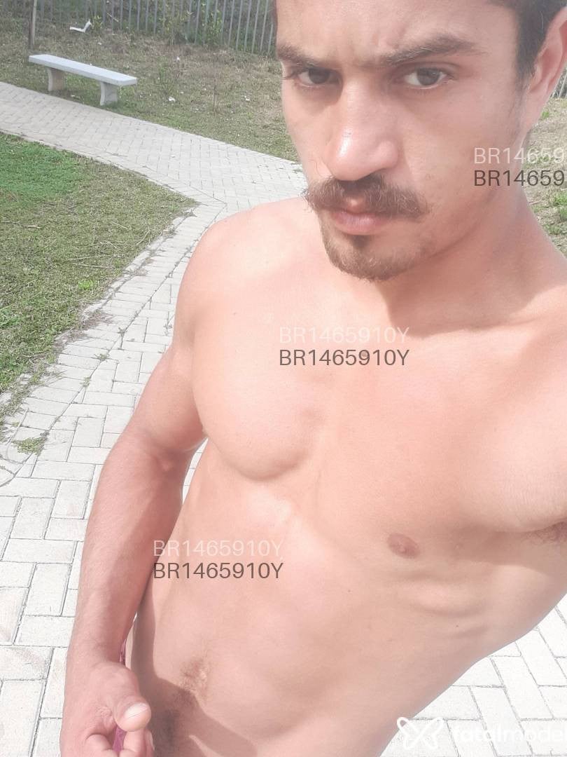 Acompanhante homem sem cabelo de olhos castanhos em Colombo - Rodrigo