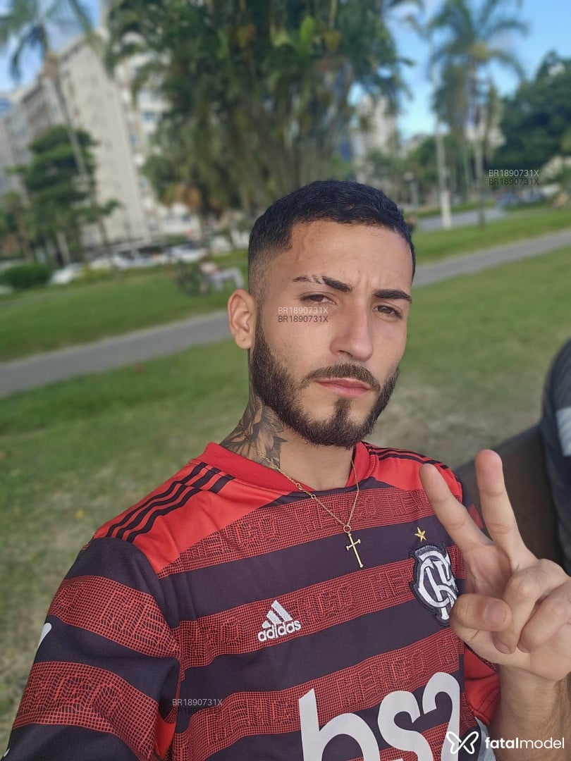 Acompanhante homem morena (o) de olhos mel - Novinhobxd