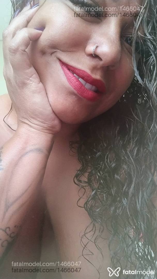 Acompanhante mulher com cabelo colorido de olhos castanhos em Alfenas - Luna Aguiar
