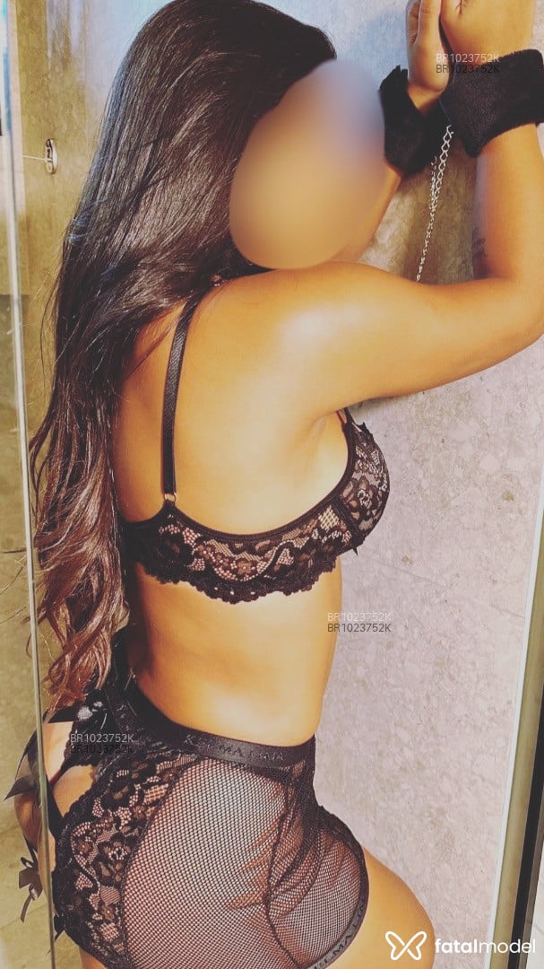 Acompanhante mulher com cabelo castanho de olhos castanhos em Recife - Camila vogue