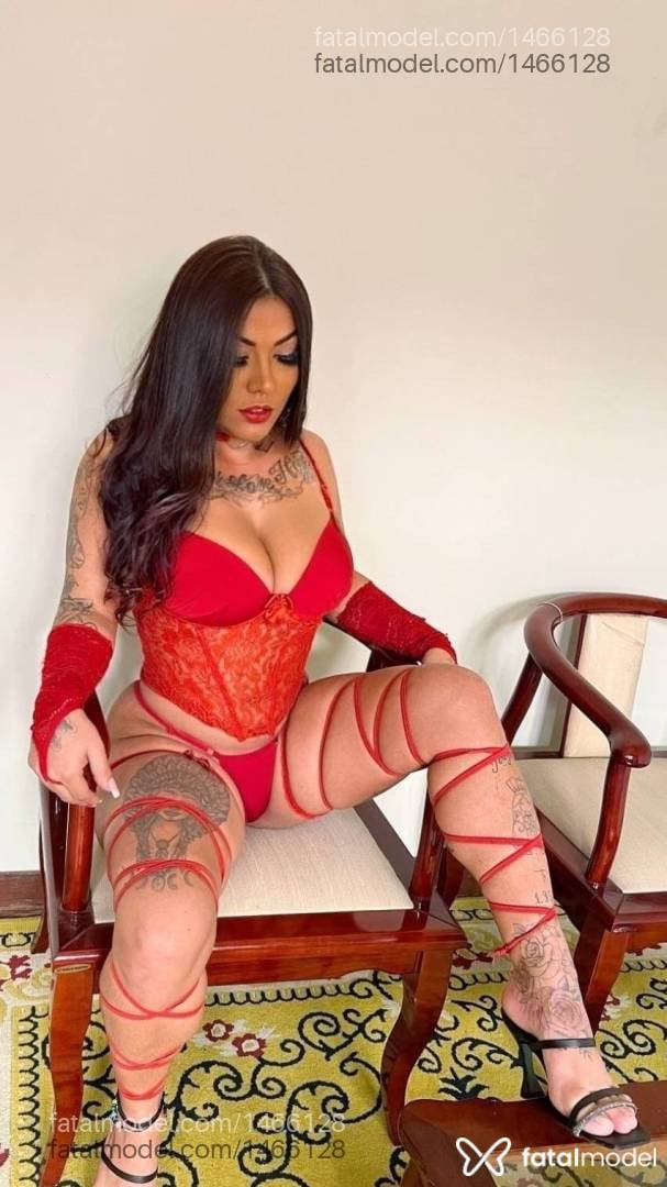 Acompanhante mulher morena (o) de olhos castanhos - Jade Saad