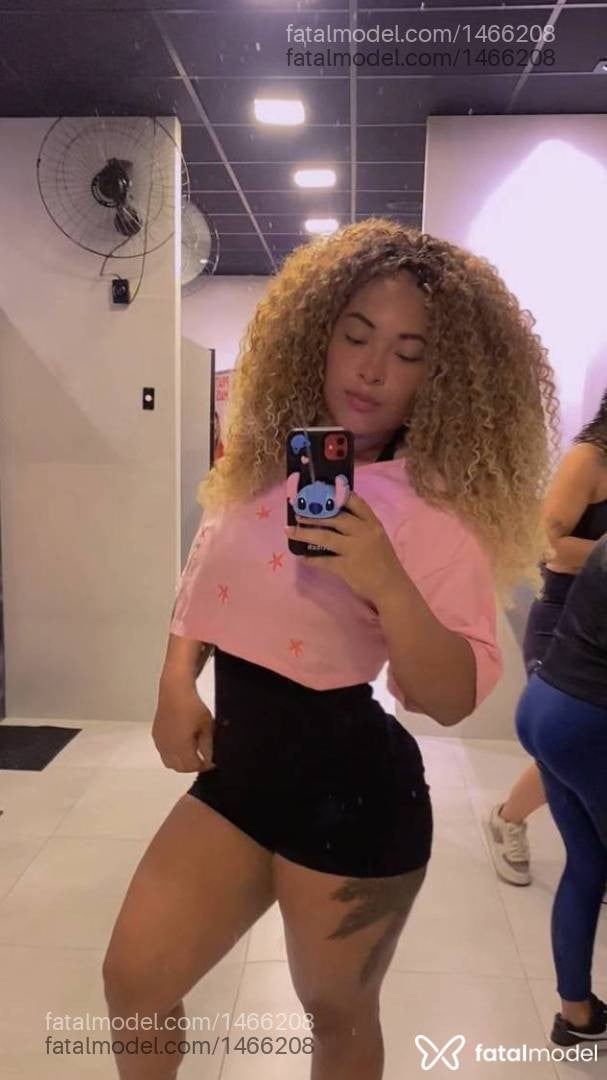Acompanhante mulher loira (o) de olhos castanhos - Heloísa Oliveira