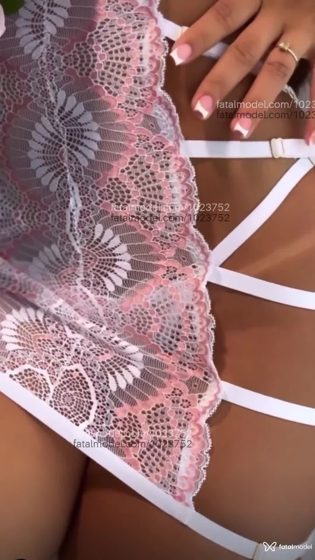 Acompanhante mulher com cabelo castanho de olhos castanhos em Recife - Camila vogue