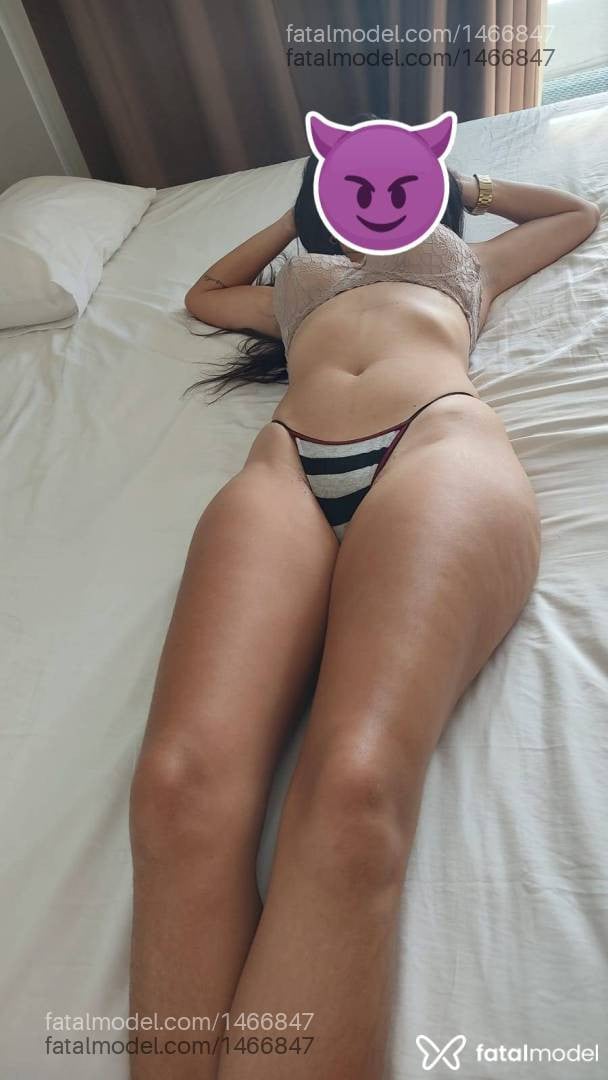 Acompanhante mulher com cabelo castanho de olhos castanhos - Sury Acompanhante mulher com cabelo castanho de olhos castanhos - Sury