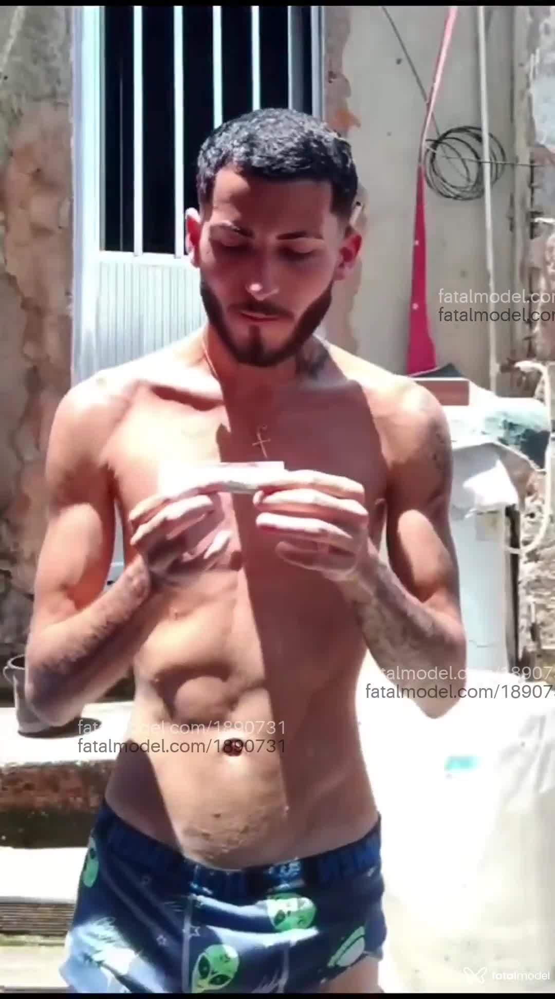 Acompanhante homem morena (o) de olhos mel - Novinhobxd