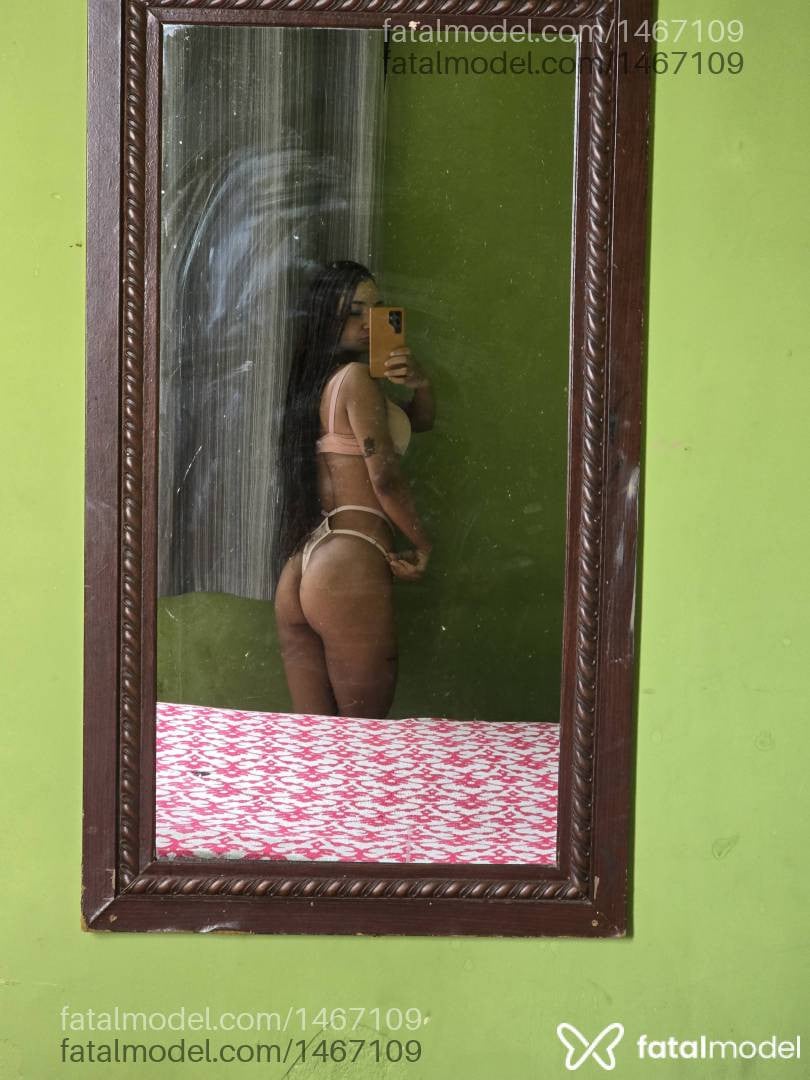 Acompanhante mulher com cabelo castanho de olhos castanhos - Louise Queiroz