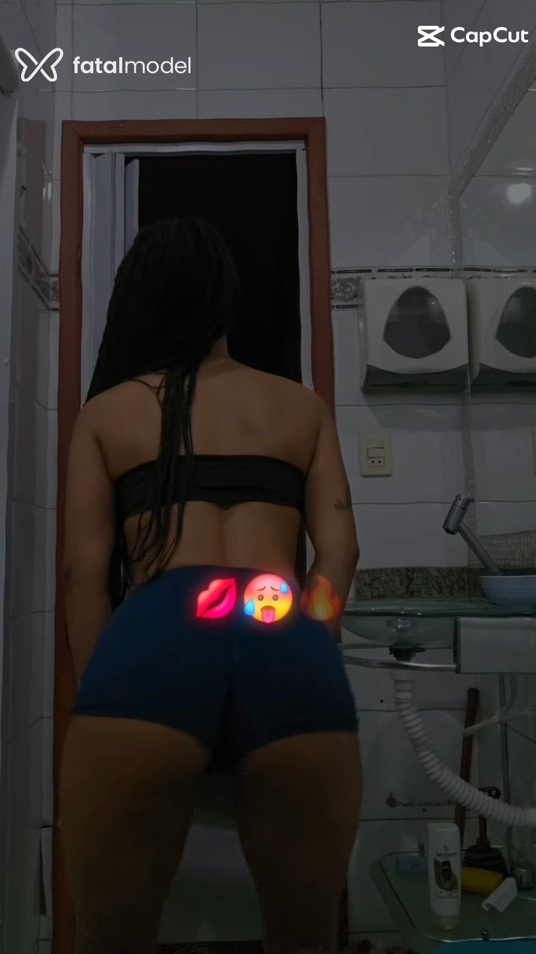 Acompanhante mulher com cabelo castanho de olhos castanhos - Louise Queiroz