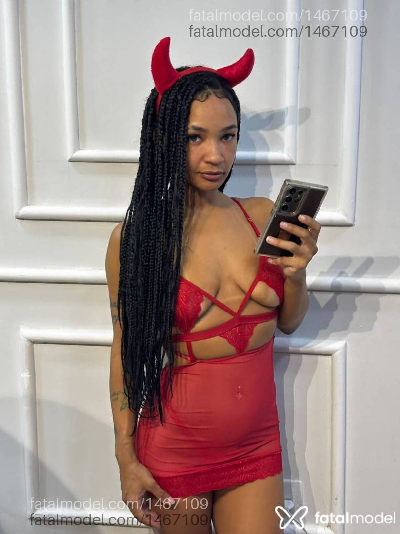 Acompanhante mulher com cabelo castanho de olhos castanhos - Louise Queiroz