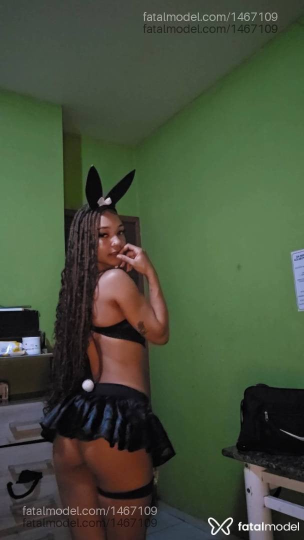 Acompanhante mulher com cabelo castanho de olhos castanhos - Louise Queiroz