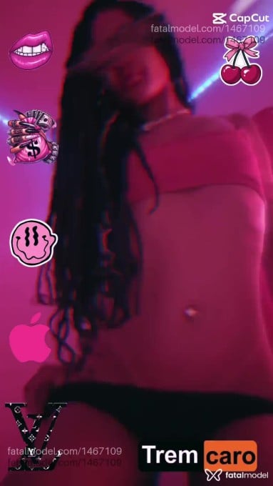 Acompanhante mulher com cabelo castanho de olhos castanhos em Macaé - Louise Queiroz