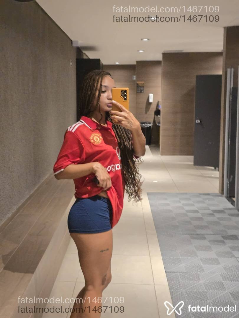 Acompanhante mulher com cabelo castanho de olhos castanhos - Louise Queiroz