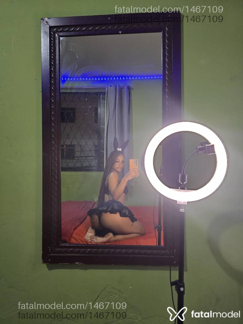 Acompanhante mulher com cabelo castanho de olhos castanhos - Louise Queiroz