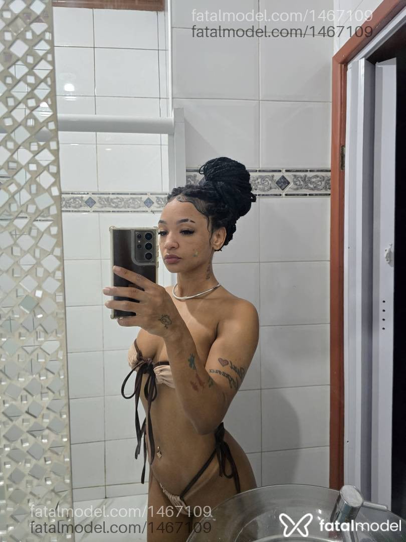 Acompanhante mulher com cabelo castanho de olhos castanhos - Louise Queiroz