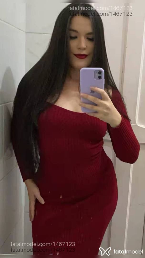 Acompanhante mulher com cabelo castanho de olhos pretos - Luiza Albuquerque