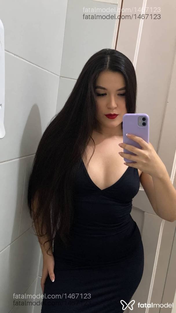 Acompanhante mulher com cabelo castanho de olhos pretos - Luiza Albuquerque