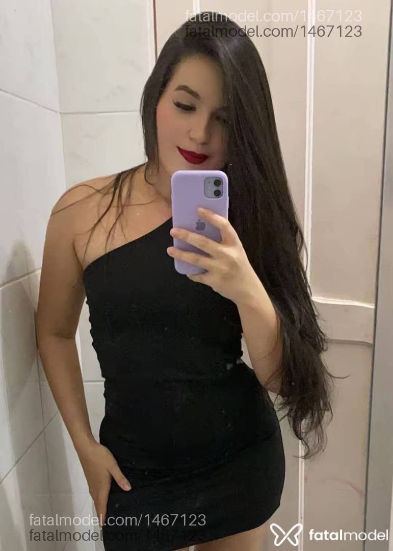 Acompanhante mulher com cabelo castanho de olhos pretos - Luiza Albuquerque