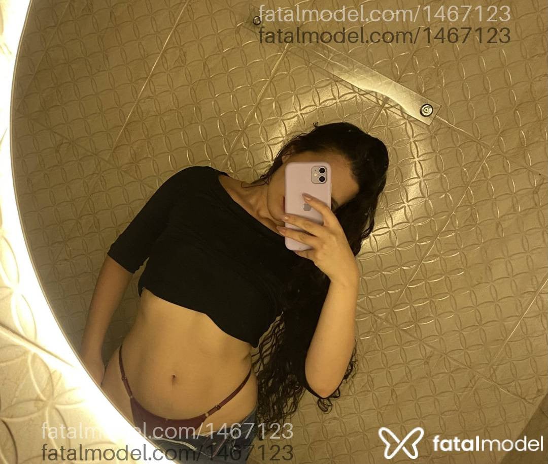Acompanhante mulher com cabelo castanho de olhos pretos - Luiza Albuquerque