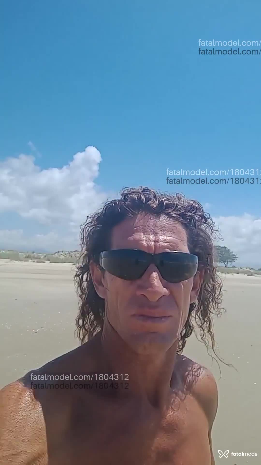 Acompanhante homem com cabelo castanho de olhos castanhos em Capão da Canoa Acompanhante homem com cabelo castanho de olhos castanhos em Capão da Canoa - Apollo