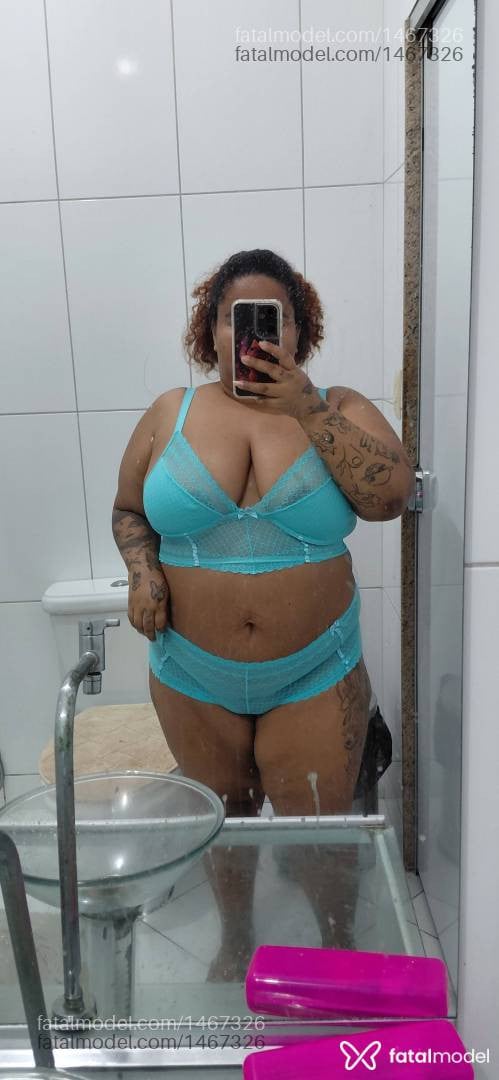 Acompanhante mulher com cabelo castanho de olhos castanhos - Pandora Reis