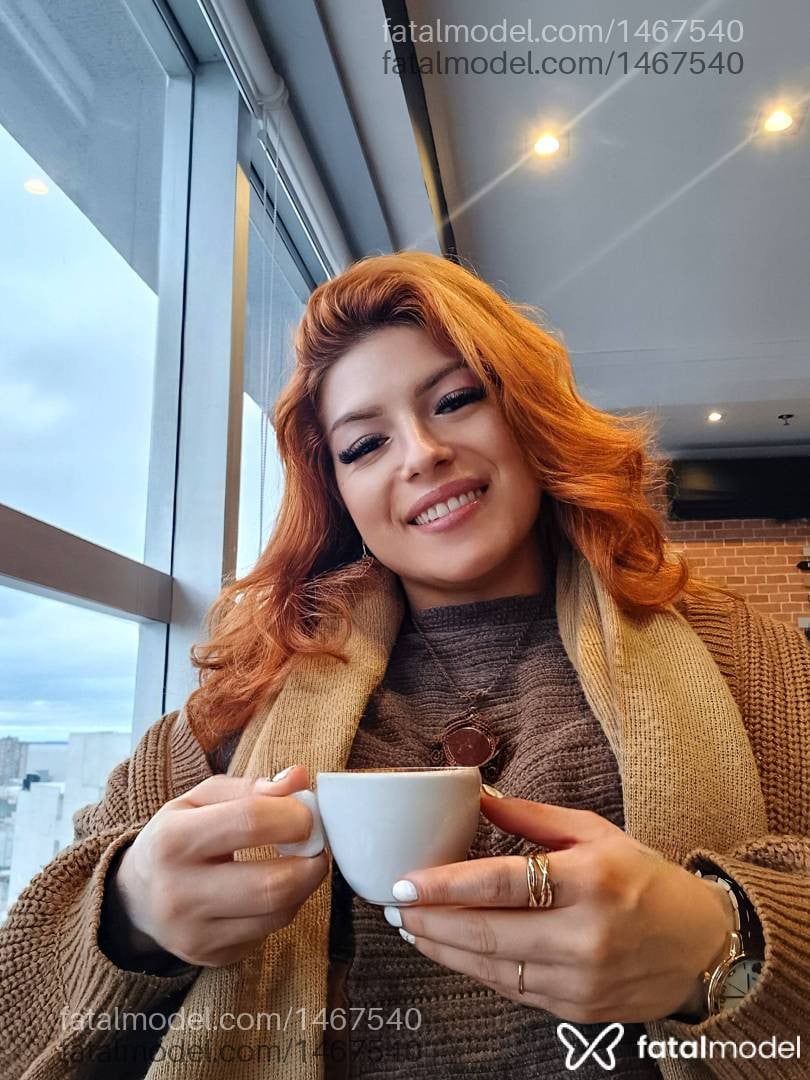 Acompanhante mulher ruiva (o) de olhos castanhos - Melissa Santorinni