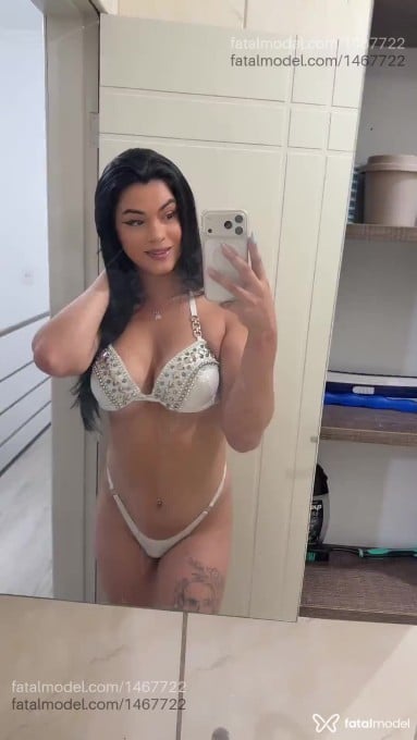 Acompanhante mulher trans com cabelo castanho de olhos castanhos em Joinville - Melissa Pirres
