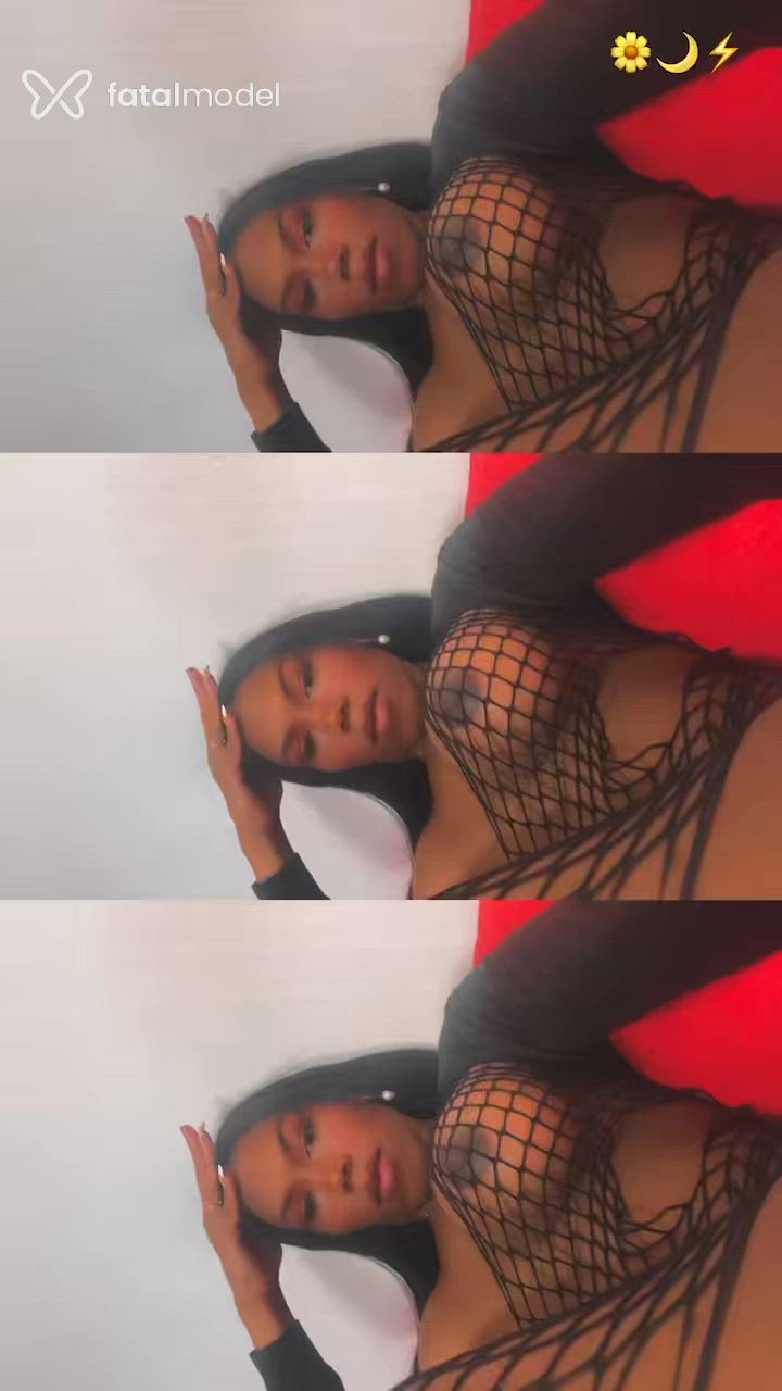 Acompanhante mulher trans morena (o) de olhos pretos - Lohanna