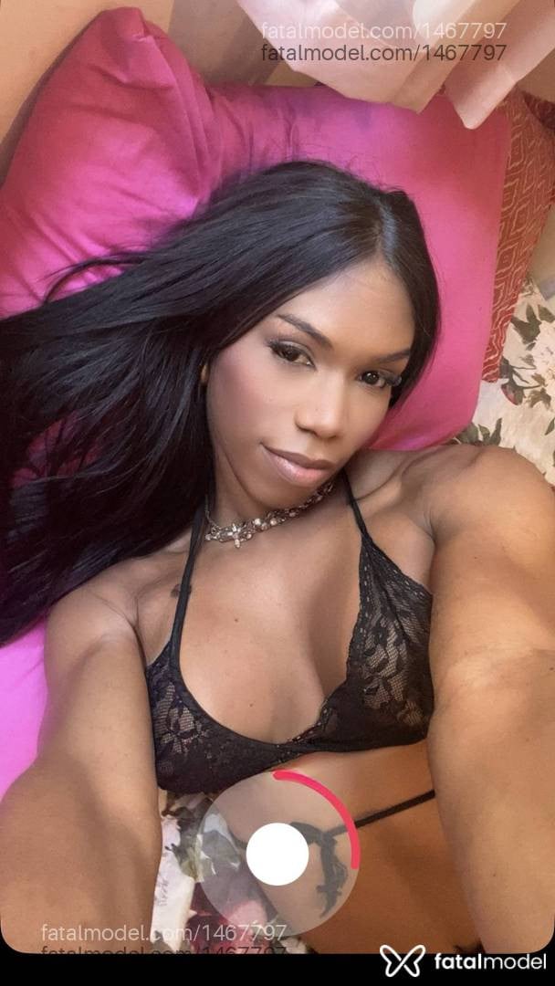 Acompanhante mulher trans morena (o) de olhos pretos - Lohanna