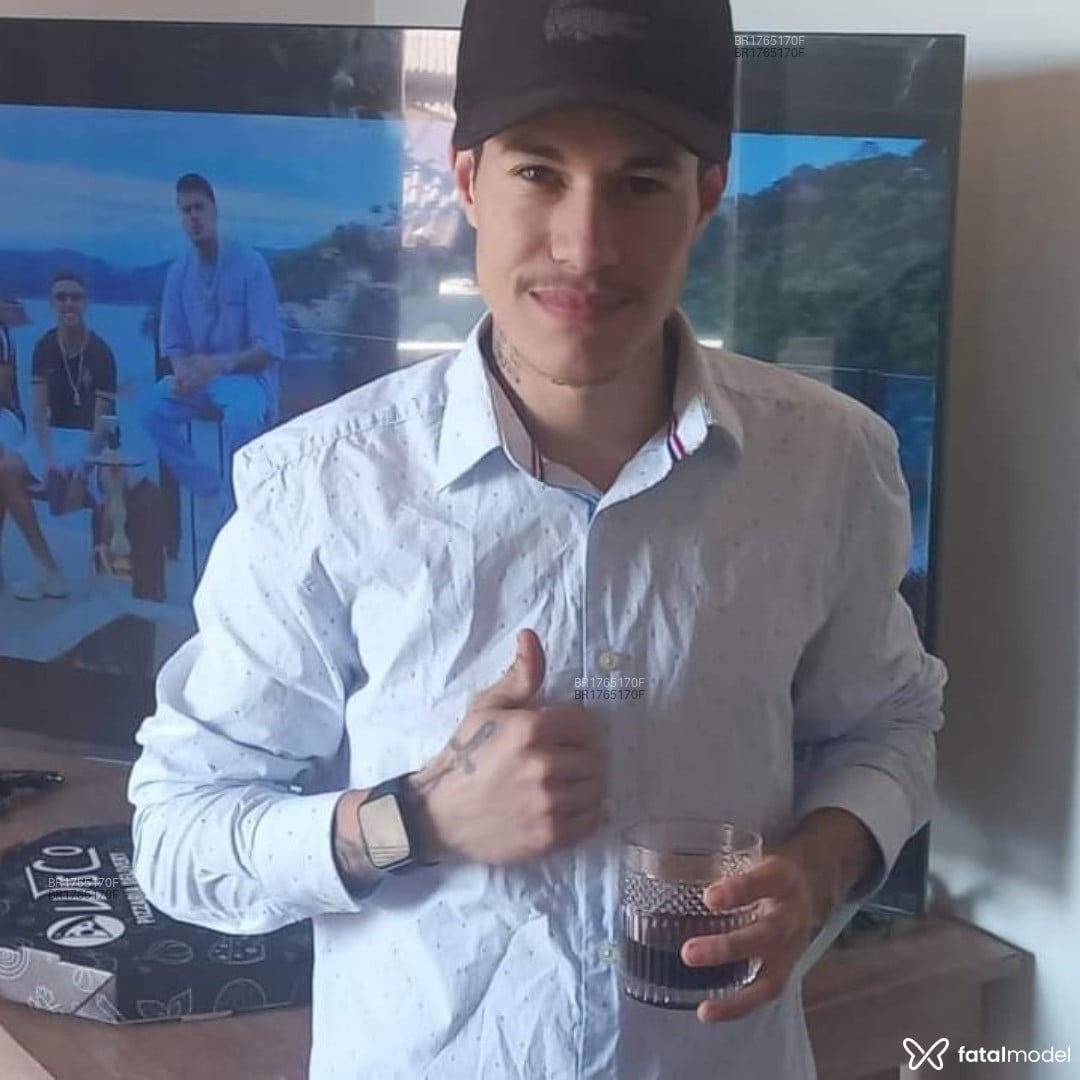 Acompanhante homem com cabelo castanho de olhos castanhos em Capão da Canoa Acompanhante homem com cabelo castanho de olhos castanhos em Capão da Canoa - Lucas silva