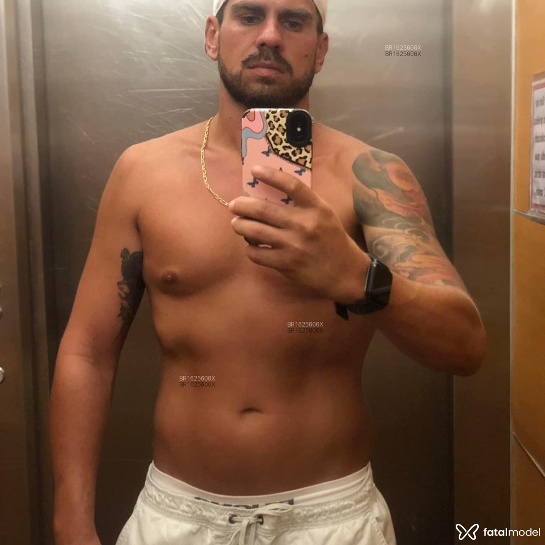 Acompanhante homem loira (o) de olhos azuis em Guarapari - Lorenzo