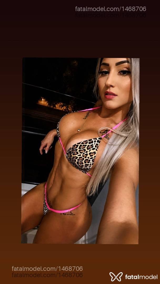 Acompanhante mulher trans loira (o) de olhos castanhos - Thays