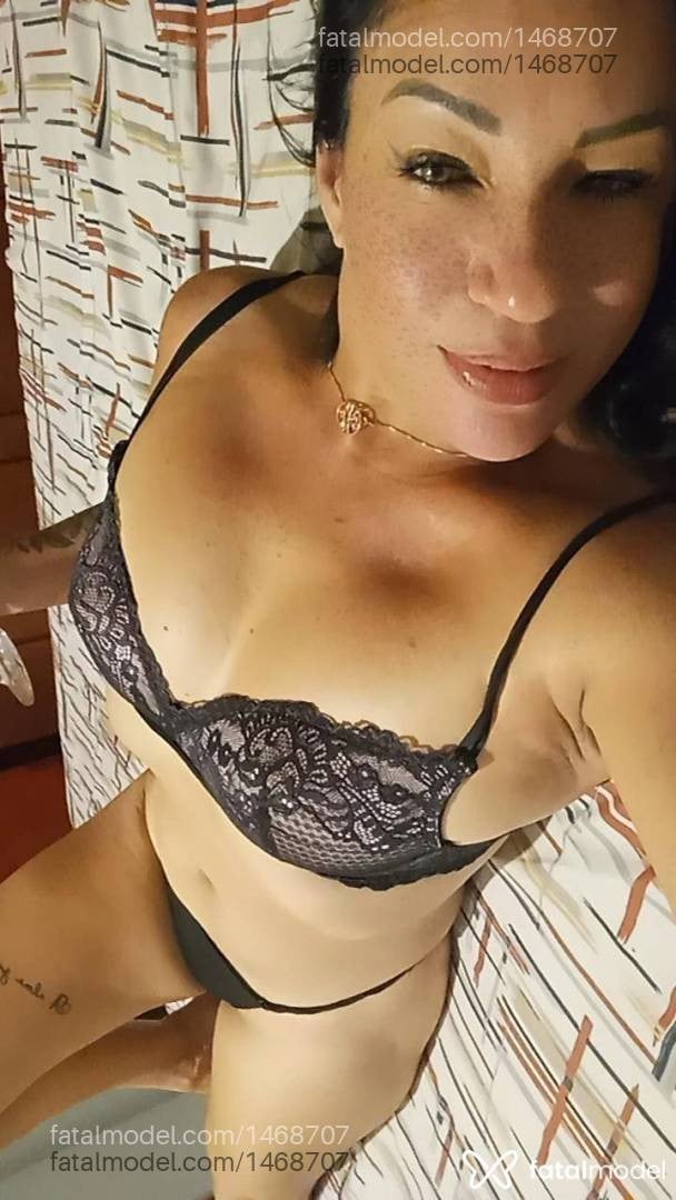 Acompanhante mulher morena (o) de olhos verdes - Bia Campos