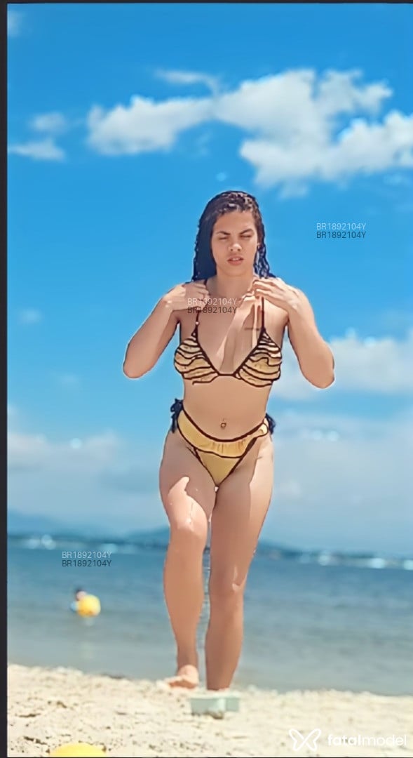 Acompanhante mulher com cabelo castanho de olhos verdes em Virtual - Jully Muller
